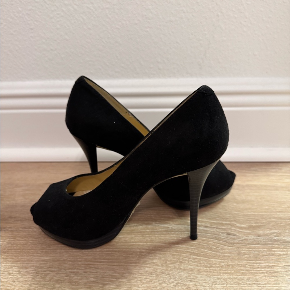 Apart Chic Black Suede Peep-Toe Heels